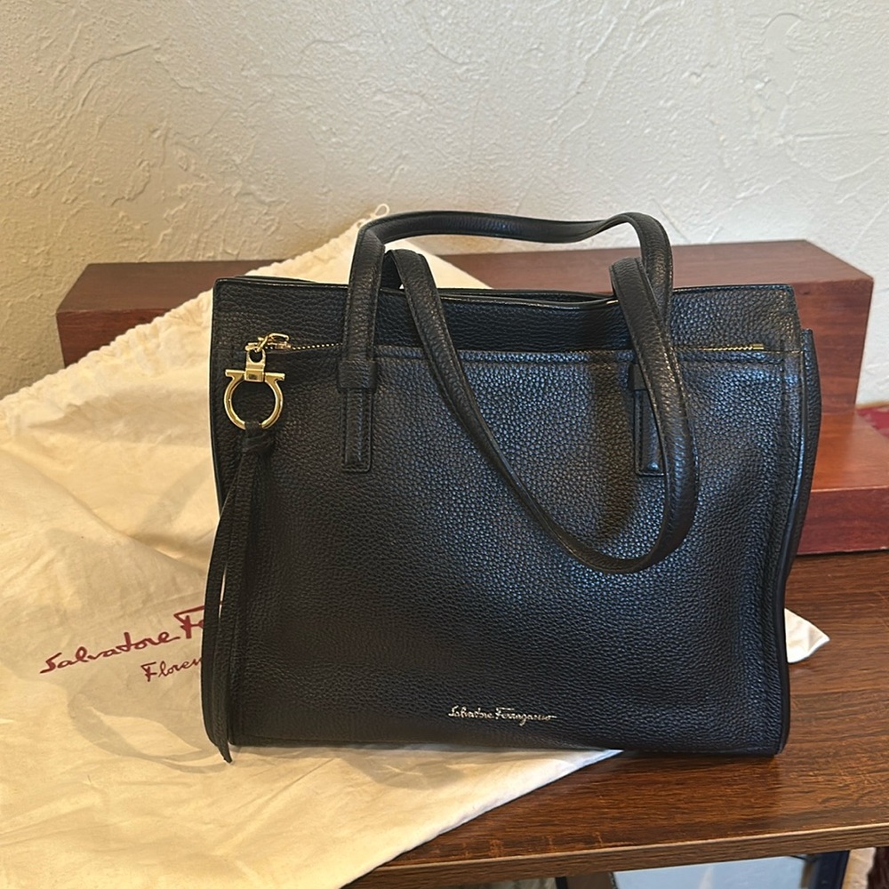Salvatore Ferragamo Amy medium leather shoulder bag
